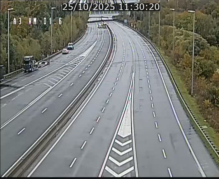 <h2>Traffic live webcam Luxembourg - Croix de Gasperich - A3 - BK 1.6 - direction France/Aire de Berchem</h2>