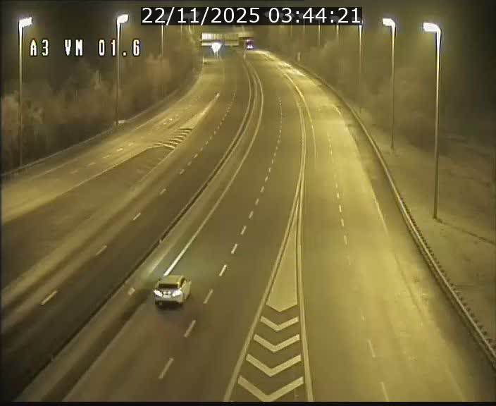 <h2>Traffic live webcam Luxembourg - Croix de Gasperich - A3 - BK 1.6 - direction France/Aire de Berchem</h2>