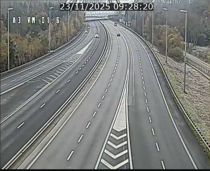 <h2>Traffic live webcam Luxembourg - Croix de Gasperich - A3 - BK 1.6 - direction France/Aire de Berchem</h2>