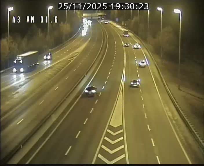 <h2>Traffic live webcam Luxembourg - Croix de Gasperich - A3 - BK 1.6 - direction France/Aire de Berchem</h2>