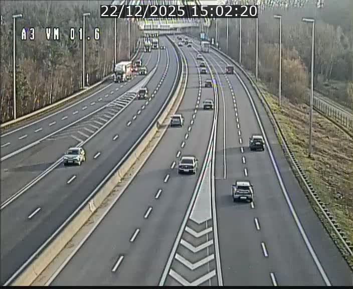 Traffic live webcam Luxembourg - Croix de Gasperich - A3 - BK 1.6 - direction France/Aire de Berchem