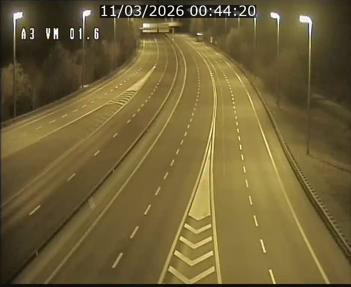 Traffic live webcam Luxembourg - Croix de Gasperich - A3 - BK 1.6 - direction France/Aire de Berchem