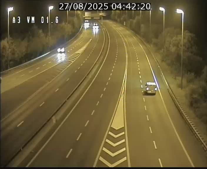 <h2>Traffic live webcam Luxembourg - Croix de Gasperich - A3 - BK 1.6 - direction France/Aire de Berchem</h2>