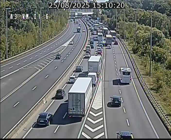 <h2>Traffic live webcam Luxembourg - Croix de Gasperich - A3 - BK 1.6 - direction France/Aire de Berchem</h2>