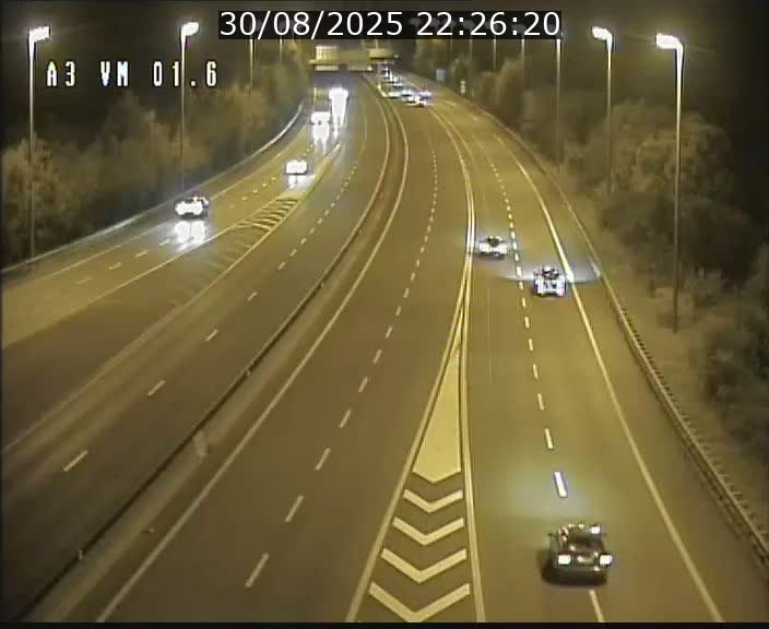 <h2>Traffic live webcam Luxembourg - Croix de Gasperich - A3 - BK 1.6 - direction France/Aire de Berchem</h2>