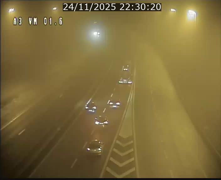 <h2>Traffic live webcam Luxembourg - Croix de Gasperich - A3 - BK 1.6 - direction France/Aire de Berchem</h2>