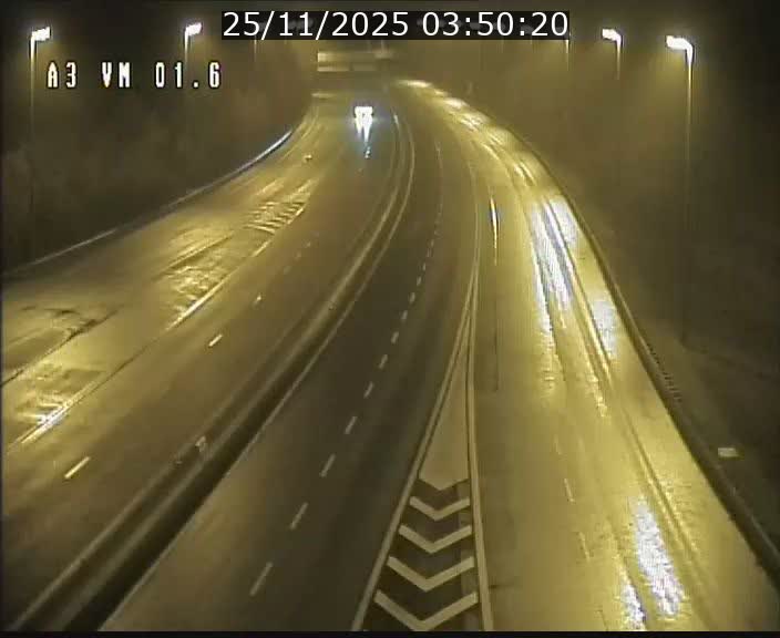 <h2>Traffic live webcam Luxembourg - Croix de Gasperich - A3 - BK 1.6 - direction France/Aire de Berchem</h2>