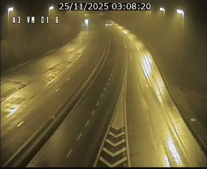 <h2>Traffic live webcam Luxembourg - Croix de Gasperich - A3 - BK 1.6 - direction France/Aire de Berchem</h2>