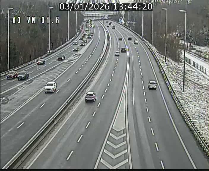Traffic live webcam Luxembourg - Croix de Gasperich - A3 - BK 1.6 - direction France/Aire de Berchem