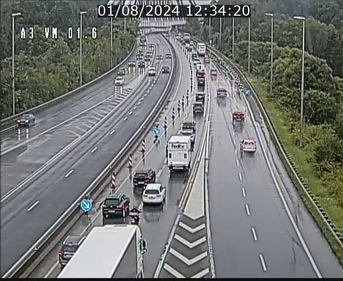 Traffic live webcam Luxembourg - Croix de Gasperich - A3 - BK 1.6 - direction France/Aire de Berchem