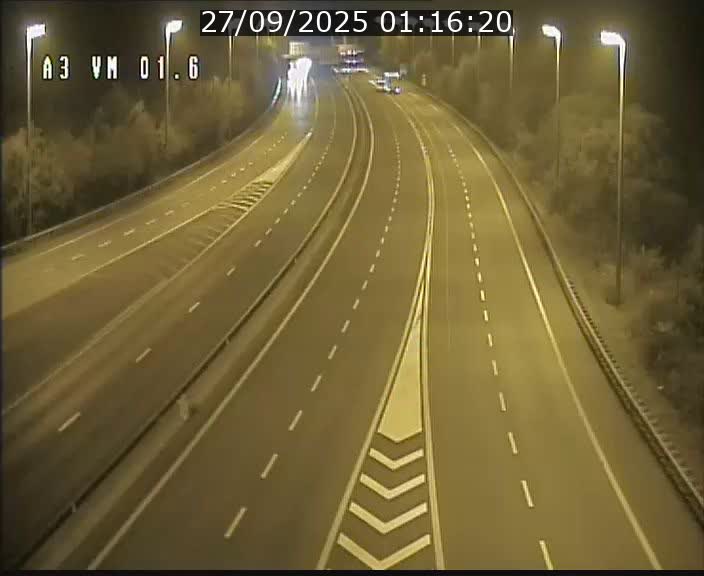 <h2>Traffic live webcam Luxembourg - Croix de Gasperich - A3 - BK 1.6 - direction France/Aire de Berchem</h2>