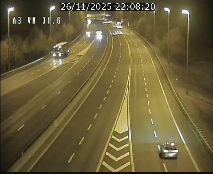 <h2>Traffic live webcam Luxembourg - Croix de Gasperich - A3 - BK 1.6 - direction France/Aire de Berchem</h2>