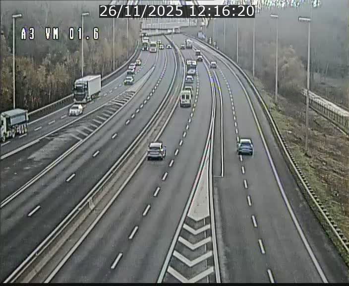 <h2>Traffic live webcam Luxembourg - Croix de Gasperich - A3 - BK 1.6 - direction France/Aire de Berchem</h2>