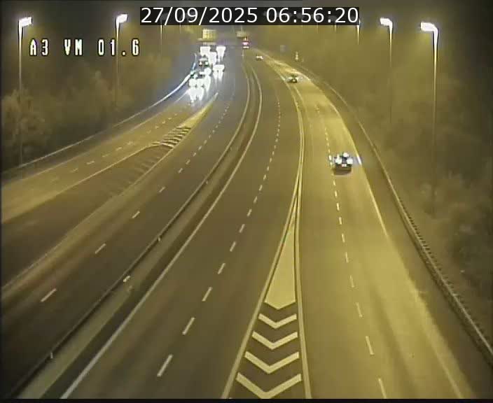 <h2>Traffic live webcam Luxembourg - Croix de Gasperich - A3 - BK 1.6 - direction France/Aire de Berchem</h2>