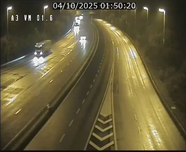 <h2>Traffic live webcam Luxembourg - Croix de Gasperich - A3 - BK 1.6 - direction France/Aire de Berchem</h2>