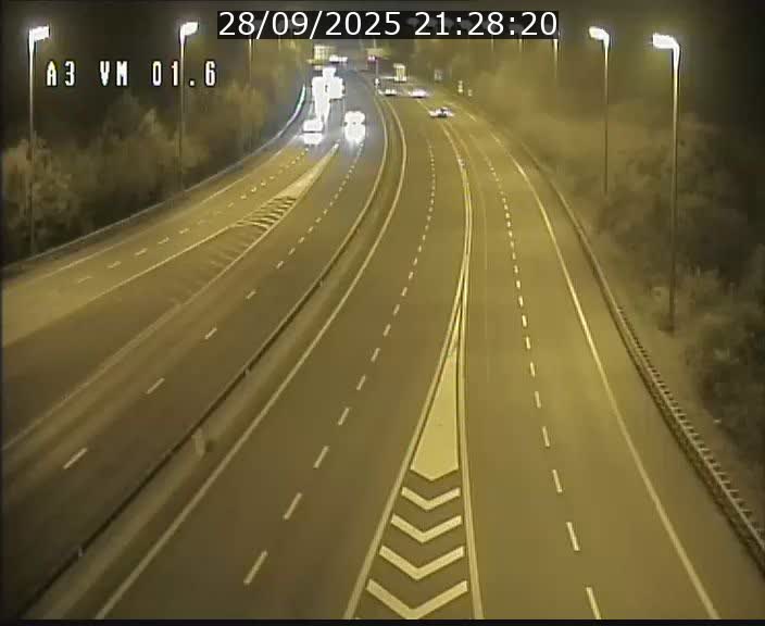 <h2>Traffic live webcam Luxembourg - Croix de Gasperich - A3 - BK 1.6 - direction France/Aire de Berchem</h2>