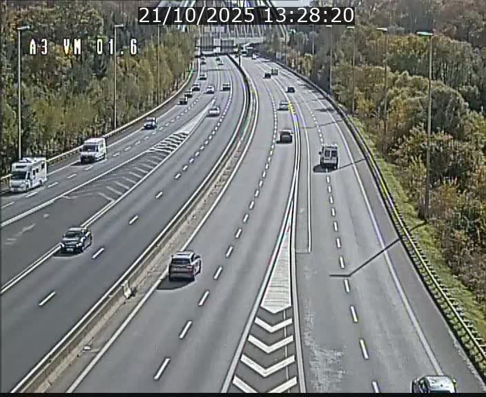 <h2>Traffic live webcam Luxembourg - Croix de Gasperich - A3 - BK 1.6 - direction France/Aire de Berchem</h2>