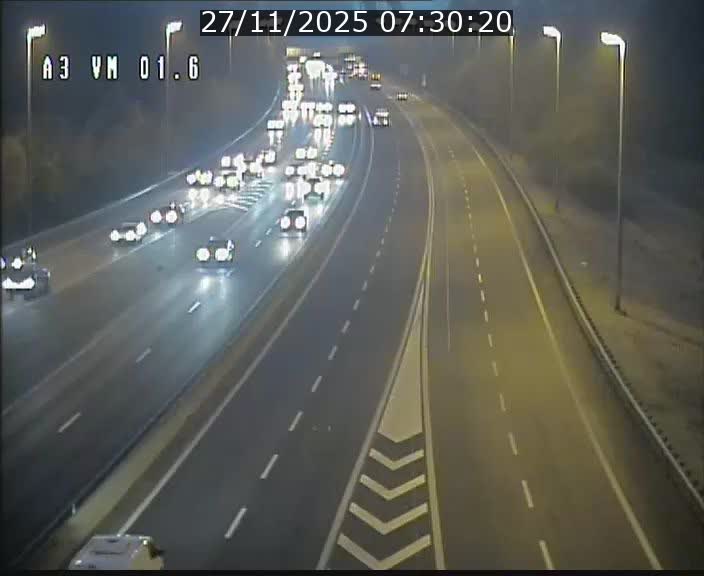 <h2>Traffic live webcam Luxembourg - Croix de Gasperich - A3 - BK 1.6 - direction France/Aire de Berchem</h2>