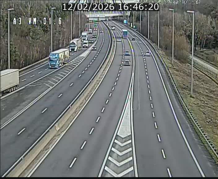 <h2>Traffic live webcam Luxembourg - Croix de Gasperich - A3 - BK 1.6 - direction France/Aire de Berchem</h2>