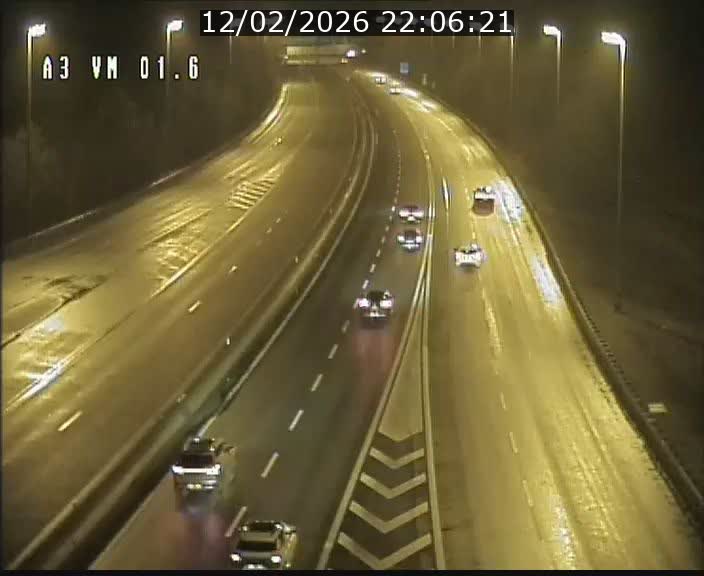<h2>Traffic live webcam Luxembourg - Croix de Gasperich - A3 - BK 1.6 - direction France/Aire de Berchem</h2>