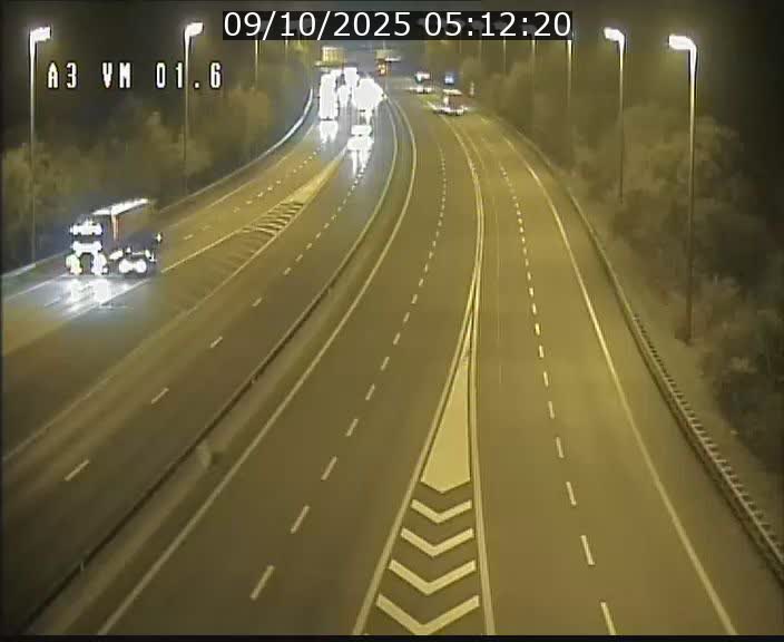 <h2>Traffic live webcam Luxembourg - Croix de Gasperich - A3 - BK 1.6 - direction France/Aire de Berchem</h2>
