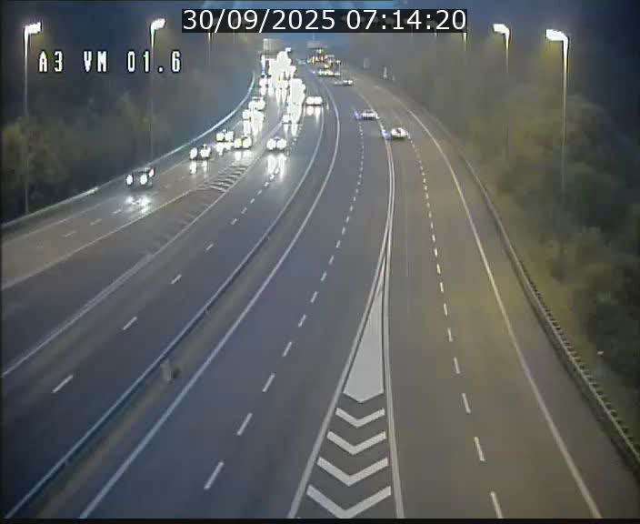 <h2>Traffic live webcam Luxembourg - Croix de Gasperich - A3 - BK 1.6 - direction France/Aire de Berchem</h2>
