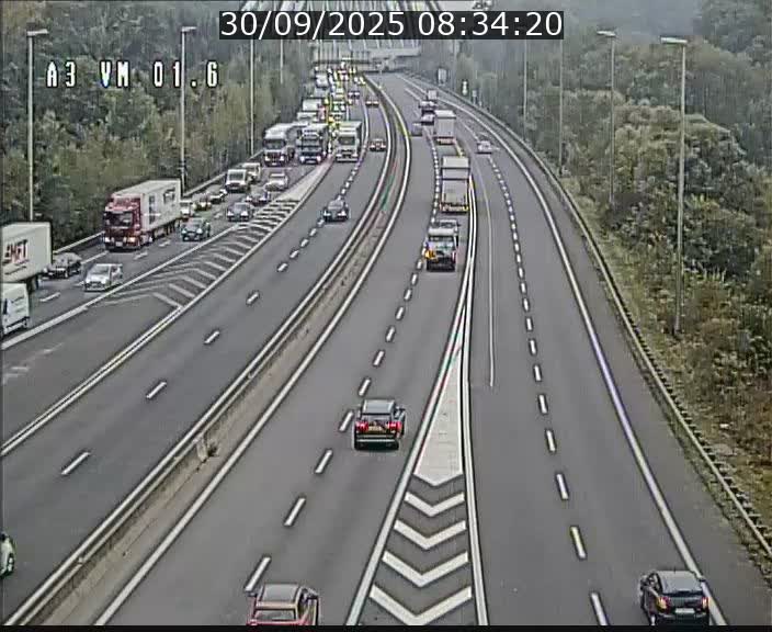 <h2>Traffic live webcam Luxembourg - Croix de Gasperich - A3 - BK 1.6 - direction France/Aire de Berchem</h2>