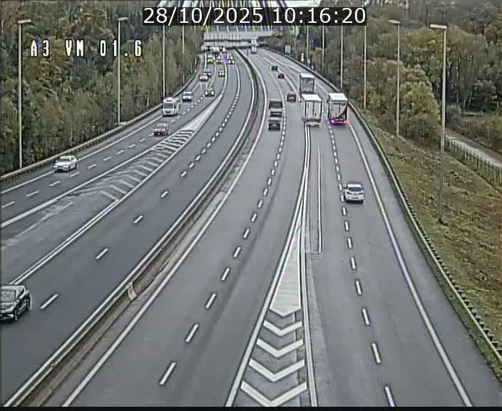 <h2>Traffic live webcam Luxembourg - Croix de Gasperich - A3 - BK 1.6 - direction France/Aire de Berchem</h2>