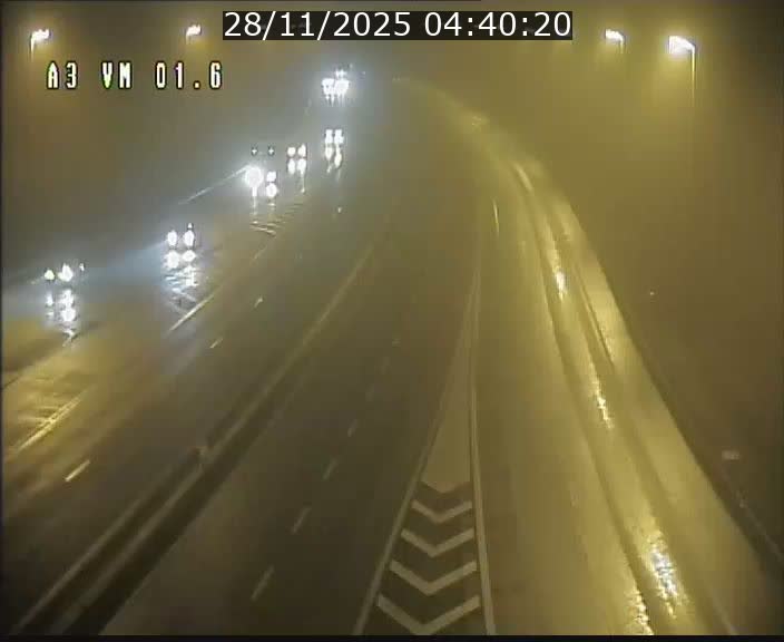 <h2>Traffic live webcam Luxembourg - Croix de Gasperich - A3 - BK 1.6 - direction France/Aire de Berchem</h2>