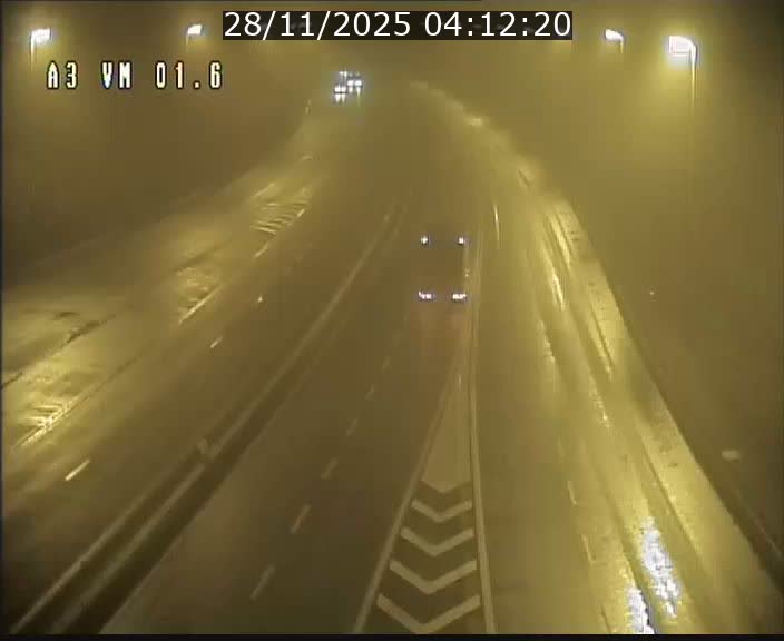 <h2>Traffic live webcam Luxembourg - Croix de Gasperich - A3 - BK 1.6 - direction France/Aire de Berchem</h2>