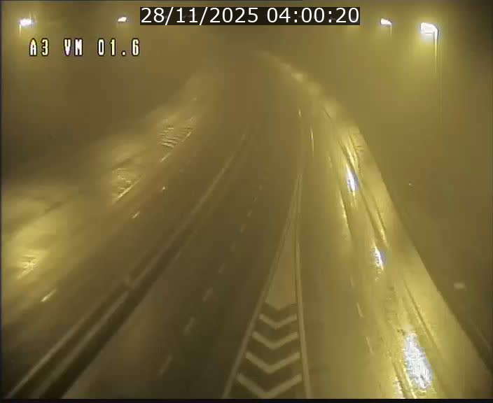 <h2>Traffic live webcam Luxembourg - Croix de Gasperich - A3 - BK 1.6 - direction France/Aire de Berchem</h2>