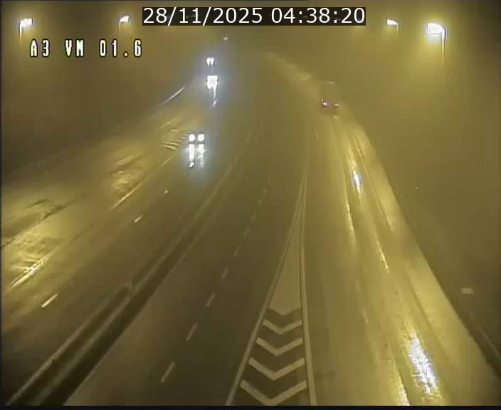 <h2>Traffic live webcam Luxembourg - Croix de Gasperich - A3 - BK 1.6 - direction France/Aire de Berchem</h2>