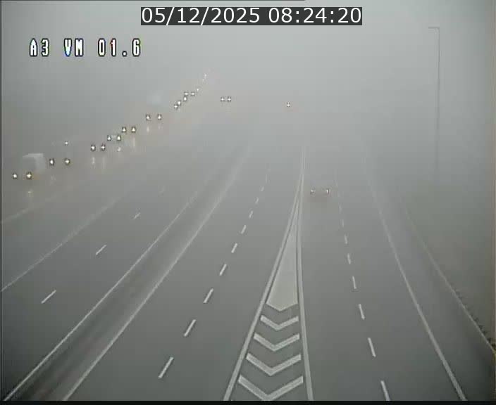 <h2>Traffic live webcam Luxembourg - Croix de Gasperich - A3 - BK 1.6 - direction France/Aire de Berchem</h2>