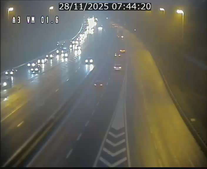 <h2>Traffic live webcam Luxembourg - Croix de Gasperich - A3 - BK 1.6 - direction France/Aire de Berchem</h2>