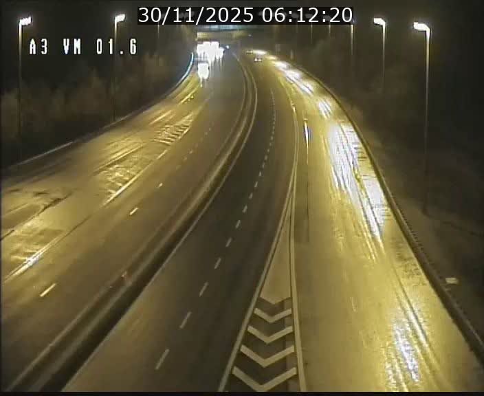 <h2>Traffic live webcam Luxembourg - Croix de Gasperich - A3 - BK 1.6 - direction France/Aire de Berchem</h2>