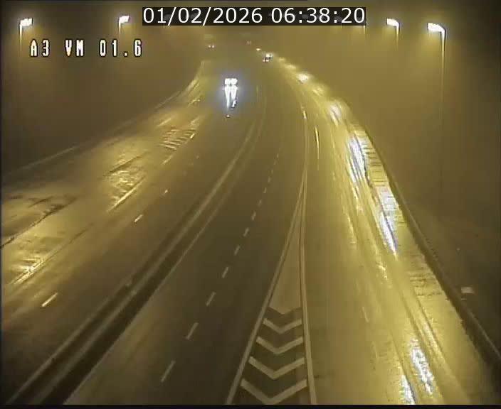 <h2>Traffic live webcam Luxembourg - Croix de Gasperich - A3 - BK 1.6 - direction France/Aire de Berchem</h2>