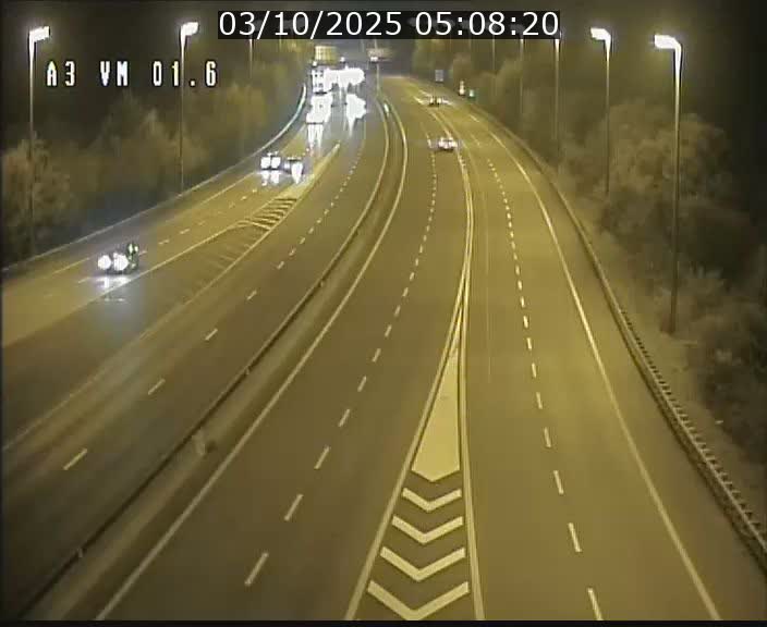 <h2>Traffic live webcam Luxembourg - Croix de Gasperich - A3 - BK 1.6 - direction France/Aire de Berchem</h2>