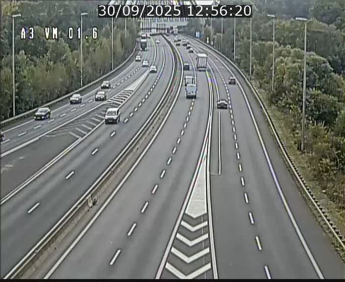 <h2>Traffic live webcam Luxembourg - Croix de Gasperich - A3 - BK 1.6 - direction France/Aire de Berchem</h2>