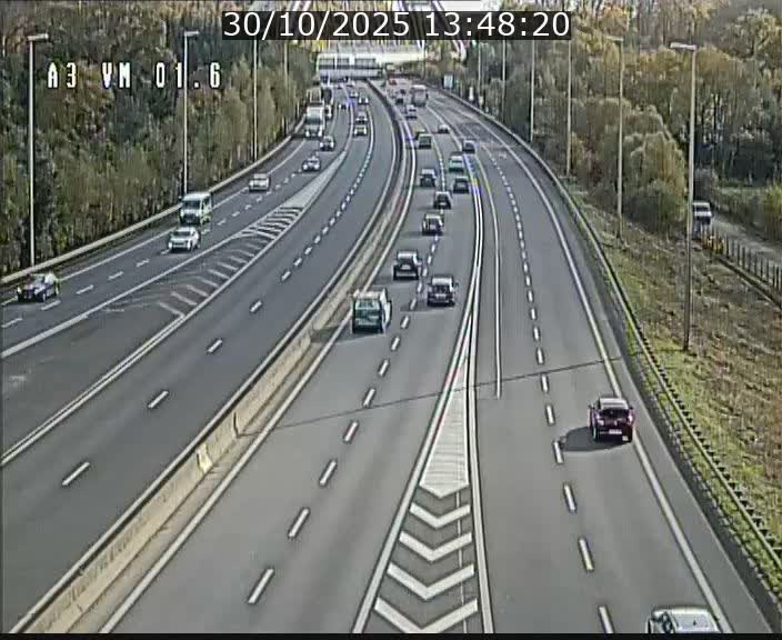 <h2>Traffic live webcam Luxembourg - Croix de Gasperich - A3 - BK 1.6 - direction France/Aire de Berchem</h2>