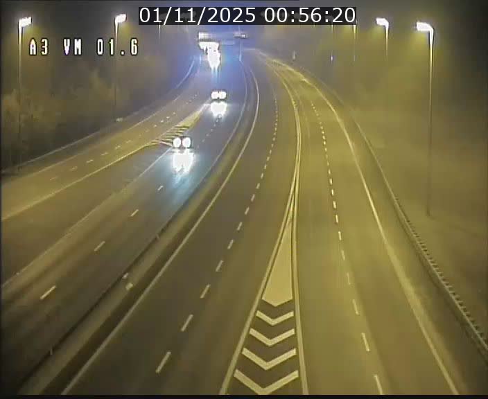 <h2>Traffic live webcam Luxembourg - Croix de Gasperich - A3 - BK 1.6 - direction France/Aire de Berchem</h2>