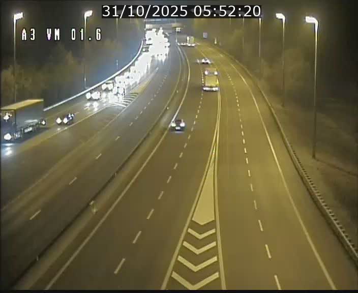 <h2>Traffic live webcam Luxembourg - Croix de Gasperich - A3 - BK 1.6 - direction France/Aire de Berchem</h2>