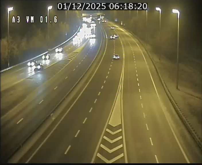 <h2>Traffic live webcam Luxembourg - Croix de Gasperich - A3 - BK 1.6 - direction France/Aire de Berchem</h2>