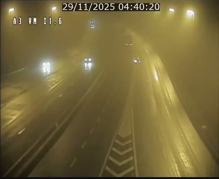 <h2>Traffic live webcam Luxembourg - Croix de Gasperich - A3 - BK 1.6 - direction France/Aire de Berchem</h2>