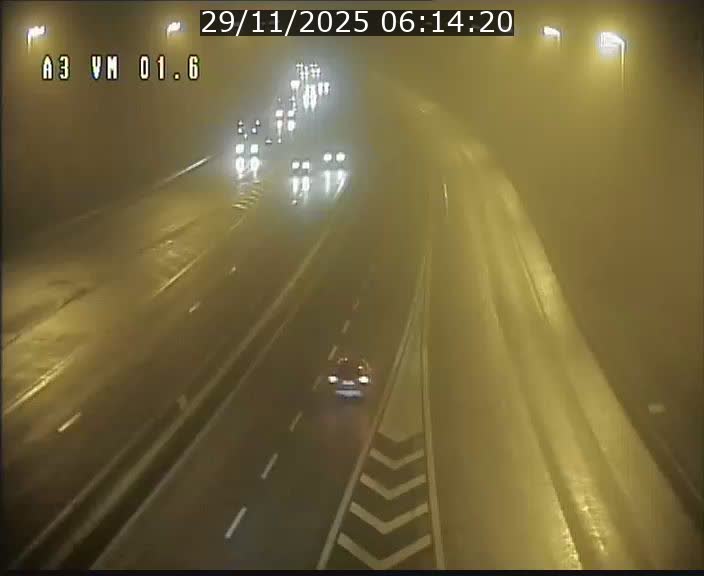 <h2>Traffic live webcam Luxembourg - Croix de Gasperich - A3 - BK 1.6 - direction France/Aire de Berchem</h2>