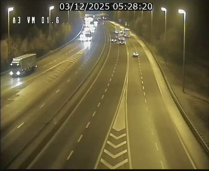 <h2>Traffic live webcam Luxembourg - Croix de Gasperich - A3 - BK 1.6 - direction France/Aire de Berchem</h2>