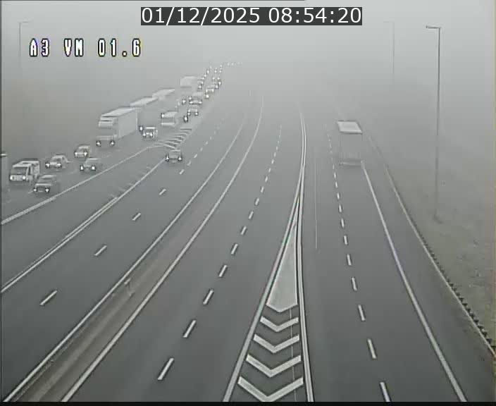 <h2>Traffic live webcam Luxembourg - Croix de Gasperich - A3 - BK 1.6 - direction France/Aire de Berchem</h2>