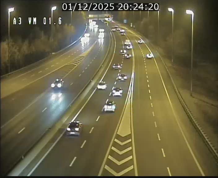 <h2>Traffic live webcam Luxembourg - Croix de Gasperich - A3 - BK 1.6 - direction France/Aire de Berchem</h2>