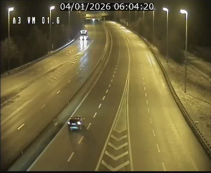 <h2>Traffic live webcam Luxembourg - Croix de Gasperich - A3 - BK 1.6 - direction France/Aire de Berchem</h2>