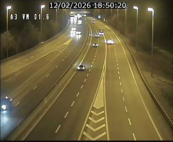 <h2>Traffic live webcam Luxembourg - Croix de Gasperich - A3 - BK 1.6 - direction France/Aire de Berchem</h2>