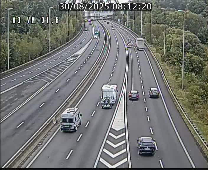 <h2>Traffic live webcam Luxembourg - Croix de Gasperich - A3 - BK 1.6 - direction France/Aire de Berchem</h2>